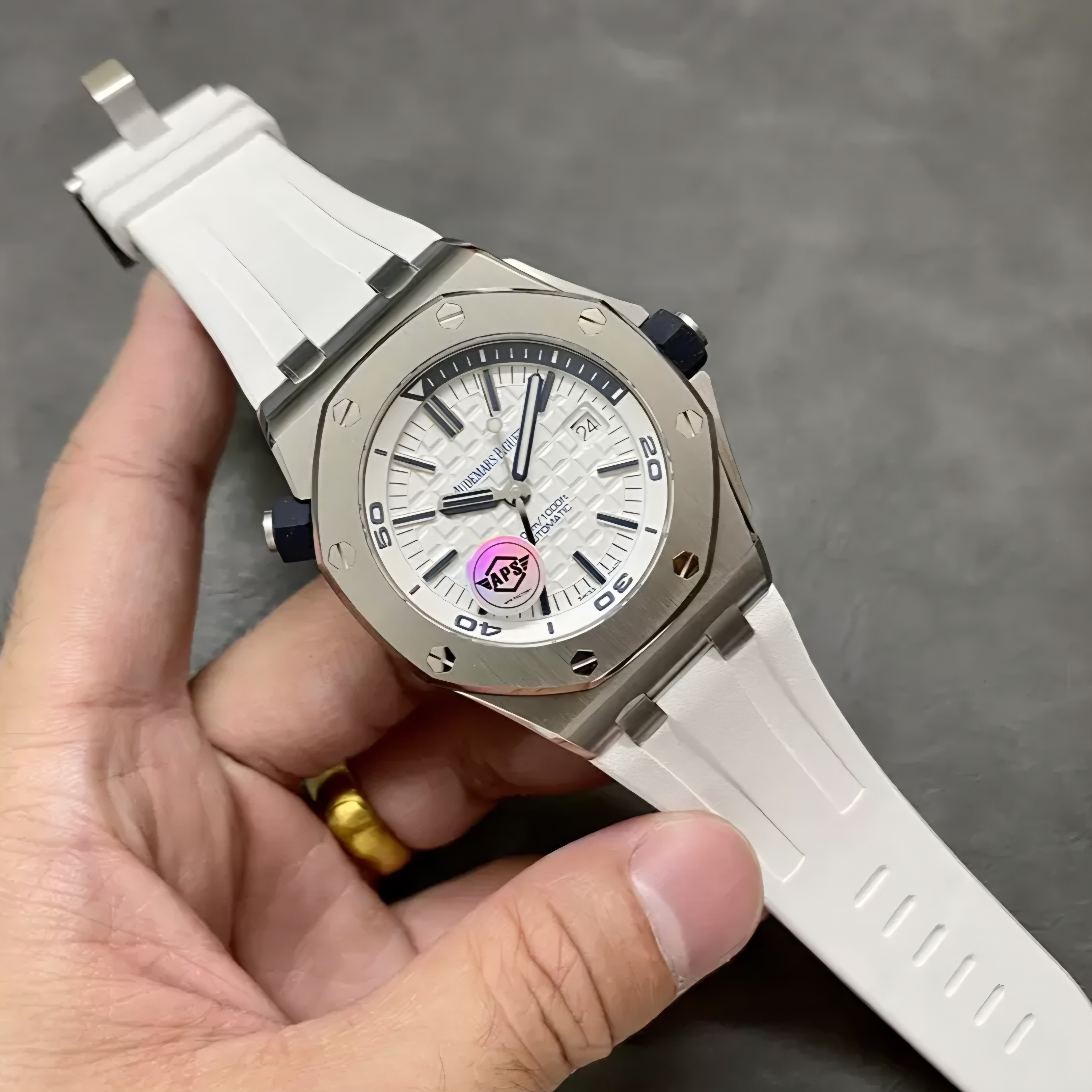 최고퀄 APS공장 오데마피게 오프쇼어 다이버 화이트 다이얼 러버밴드 42mm 15710