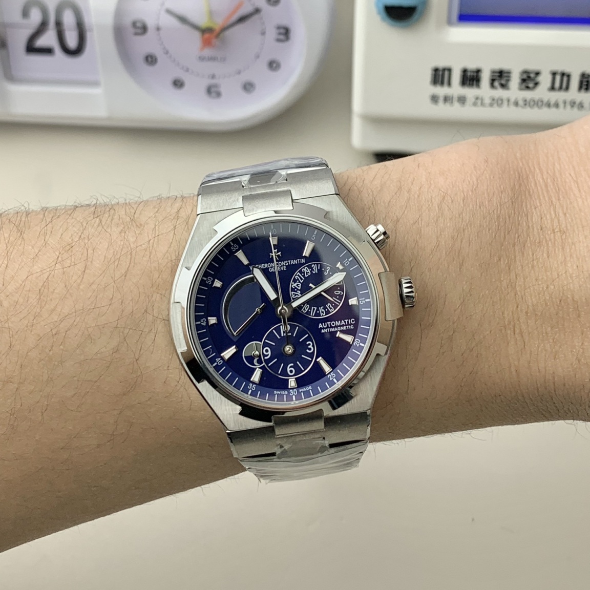 9F공장 바쉐론 콘스탄틴 오버시즈 듀얼 타임 블루 다이얼 42mm 47450