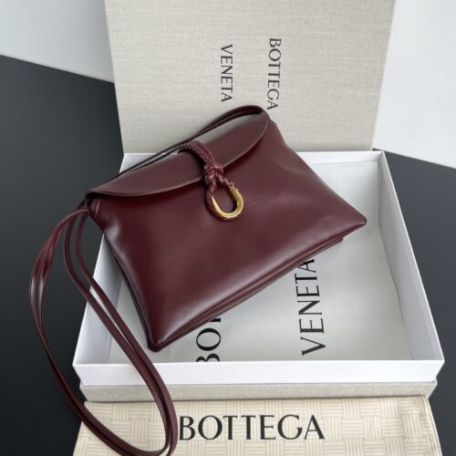 보테가베네타 리베르타 레더 숄더백 버건디 806034