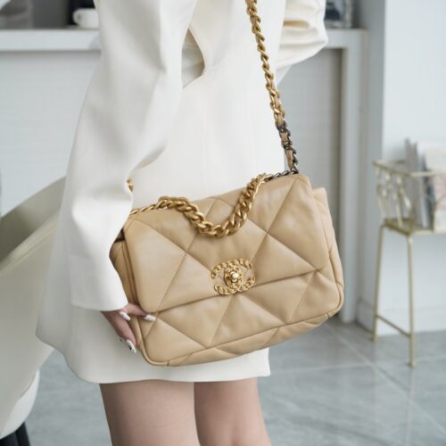 팬더샵 샤넬 19 스몰 핸드백 램스킨 & 골드 메탈 베이지