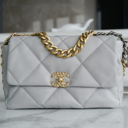 팬더샵 샤넬 19 미디움 핸드백 램스킨 & 골드 메탈 라이트 그레이