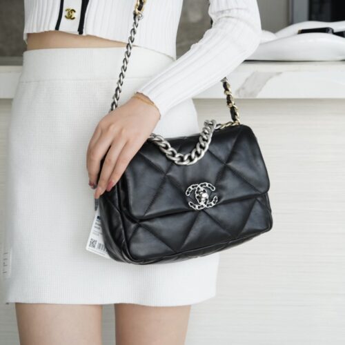 팬더샵 샤넬 19 스몰 핸드백 램스킨 & 실버 메탈 블랙