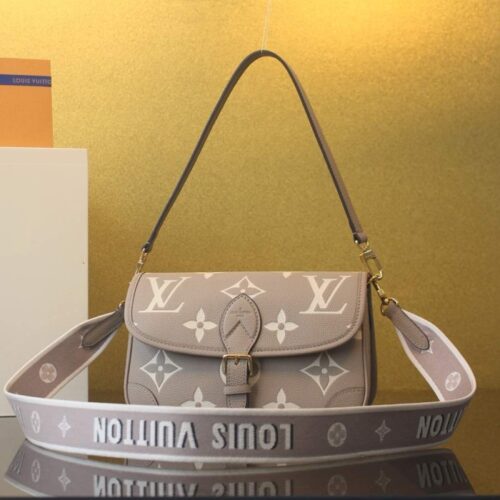 루이비통 다이앤 바이컬러 앙프렝뜨 크렘 M46583