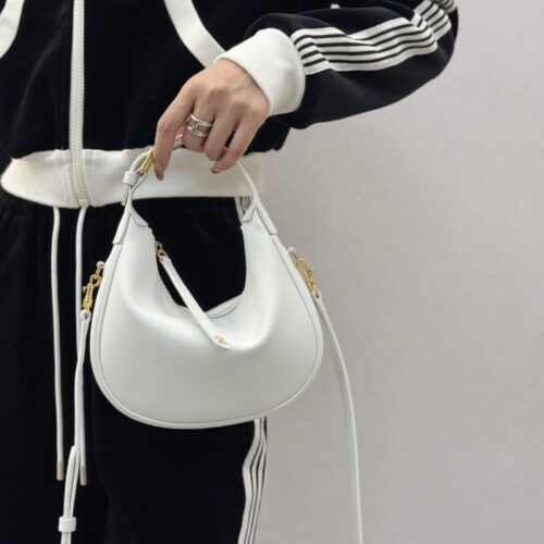 셀린느 틴 룰루 서플 그레인 카프스킨 화이트