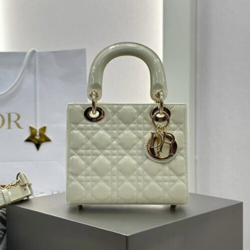 디올 스몰 레이디백 페이턴트 까나쥬 라떼