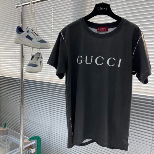 구찌 25SS 로고 프린팅 코튼 반팔 티셔츠 블랙