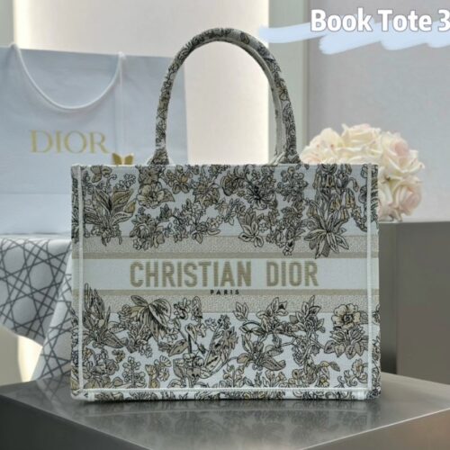 디올 미디엄 북 토트백 라떼 & 골드 톤 Millefiori Unicorn 모티브 자수