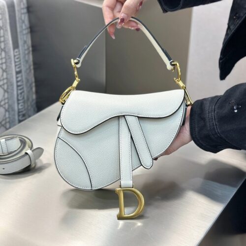 디올 스몰 새들 스트랩 백 라떼
