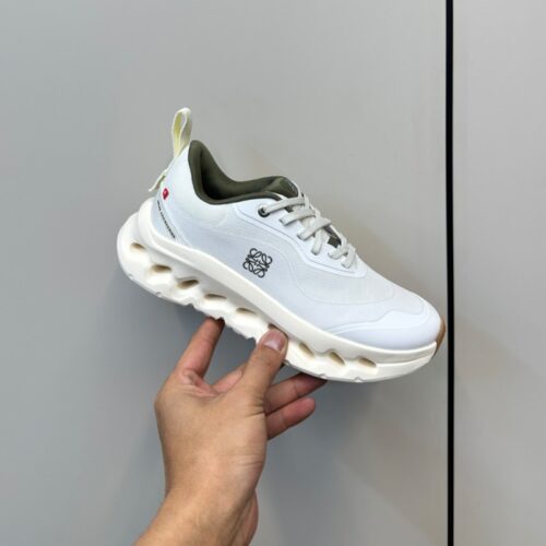 로에베 X 온 러닝 클라우드틸트 2.0 화이트