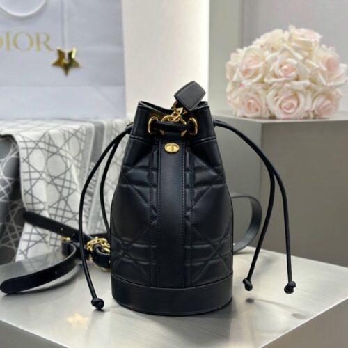 디올 스몰 백팩 블랙 서플 맥시까나쥬