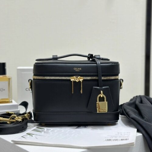 셀린느 샤이니 카프스킨 베니티백 블랙 119463