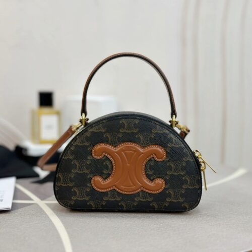 셀린느 하프문 퀴르 트리오페 크로스백 탄 10K642