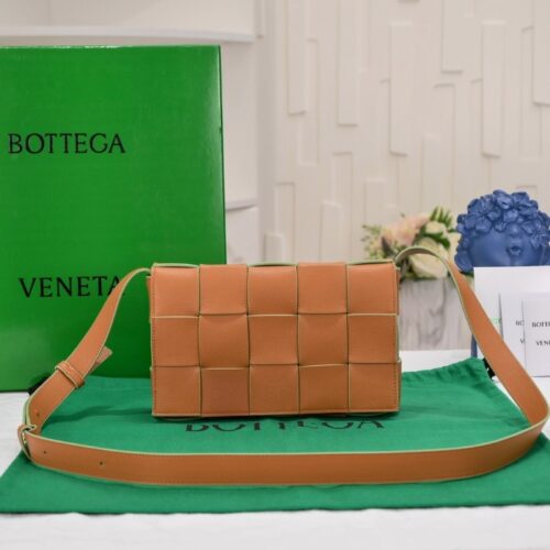 보테가베네타 카세트백 카라멜