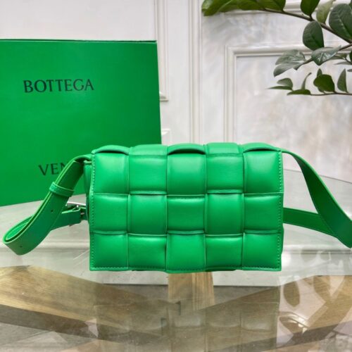 보테가베네타 인트레치아토 패딩카세트 숄더 백 그린