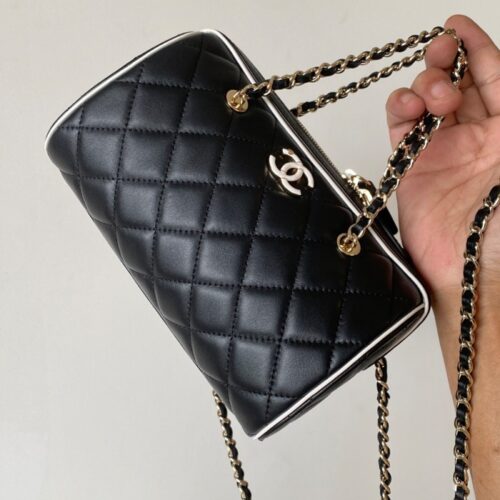 샤넬 체인 달린 미니백 램스킨 & 골드 메탈 블랙 화이트