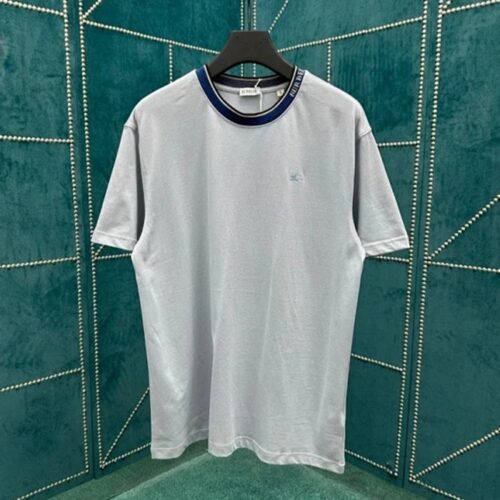 버버리 EKD 자수 넥 포인트레터링 반팔 티셔츠 라이트 블루