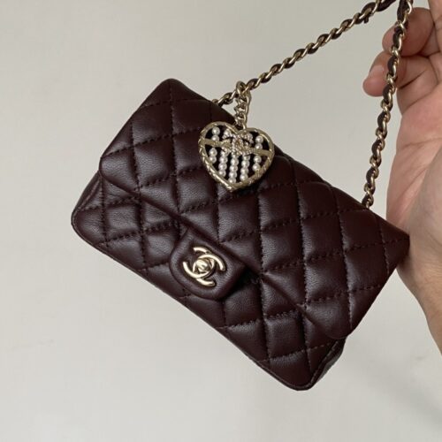 샤넬 25SS 미니 하트 팬던트 플랩백 브라운 금장