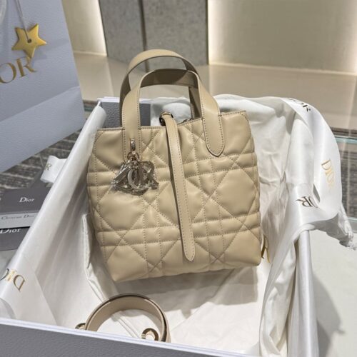 디올 뜨주흐 스몰 버티컬 토트백 데저트 토프 매크로까나쥬 송아지 가죽