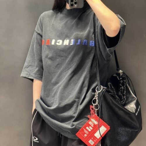 발렌시아가 인터내셔널 재팬 미디엄 핏 티셔츠 마린 블루