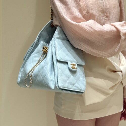 샤넬 25 스몰 핸드백 그레인드 카프스킨 & 골드 메탈 스카이 블루
