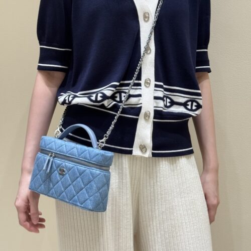 샤넬 롱 체인 코스메틱 케이스 데님 & 실버 메탈 블루