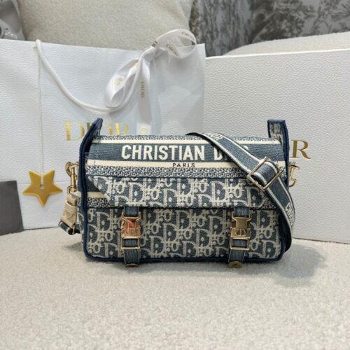 디올 캠프 스몰 백 블루 오블리크 샴브레이 이펙트 자수 EM1241OEEO M49E