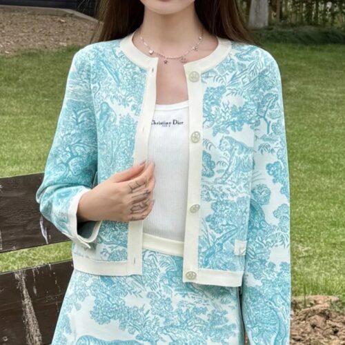 최고퀄 디올 Dioriviera 크롭 재킷 화이트 테크니컬 니트 & 은방울꽃 그린 Toile de Jouy Sauvage 모티브