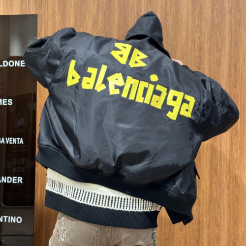 발렌시아가 테이프 타입 라이트 후디드 보머 블랙